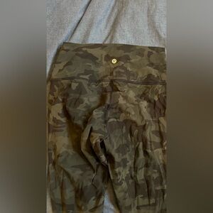Lulu camo leggings size large